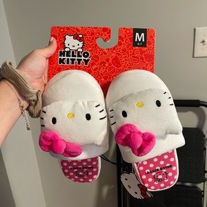 Hello Kitty Slippers Size Medium (6-7)